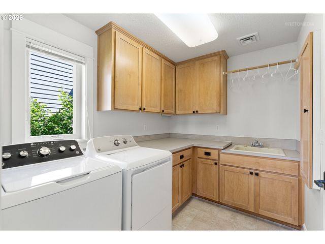 2615 Nw BIRKENDENE St, Portland, OR 97229