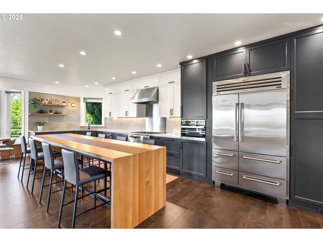 2615 Nw BIRKENDENE St, Portland, OR 97229