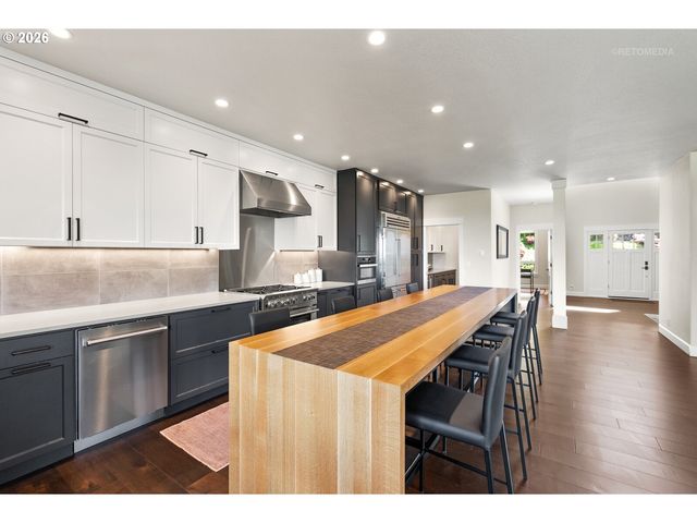 2615 Nw BIRKENDENE St, Portland, OR 97229