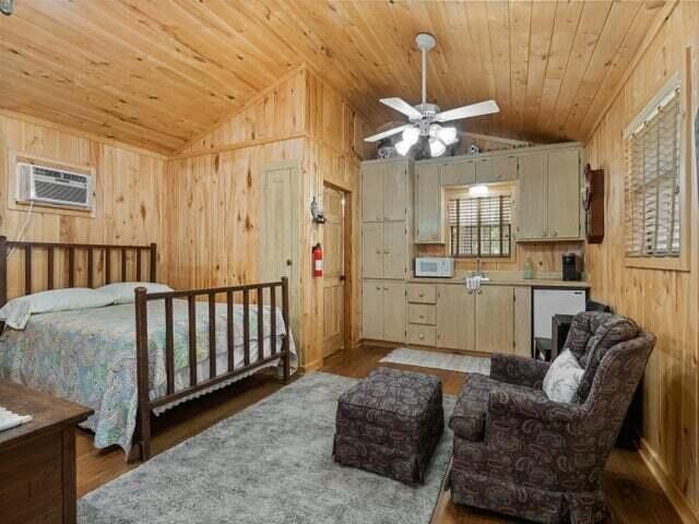 380 Arnold Dowden, Hornbeck, LA 71439