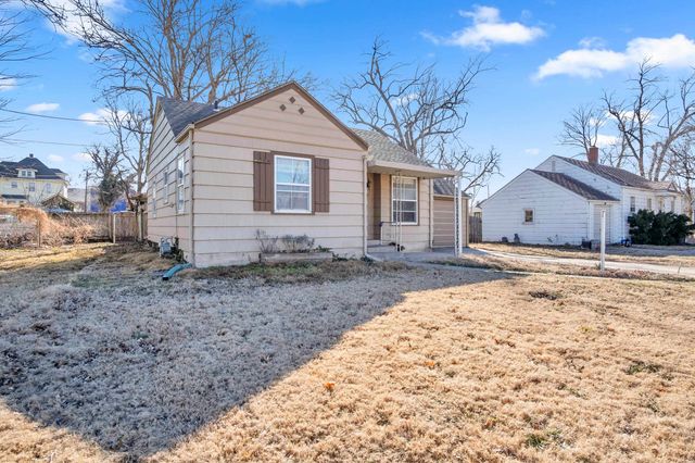207 E 9th St, Newton, KS 67114