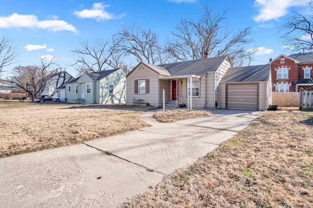 207 E 9th St, Newton, KS 67114