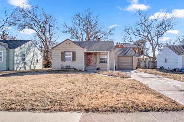 207 E 9th St, Newton, KS 67114