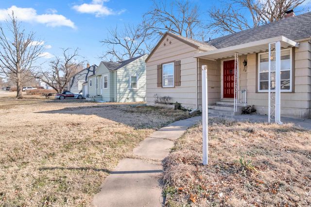 207 E 9th St, Newton, KS 67114