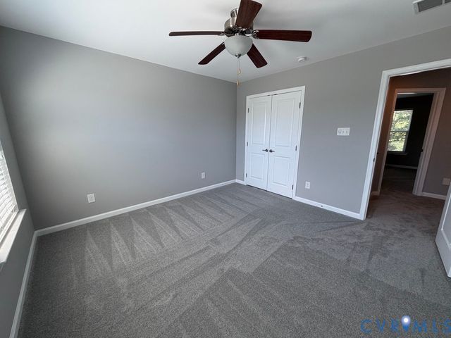 8400 Hampton Farms Dr, Moseley, VA 23120