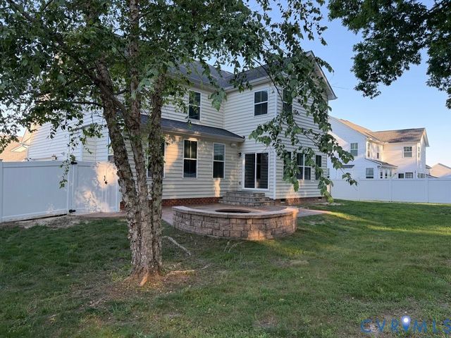 8400 Hampton Farms Dr, Moseley, VA 23120