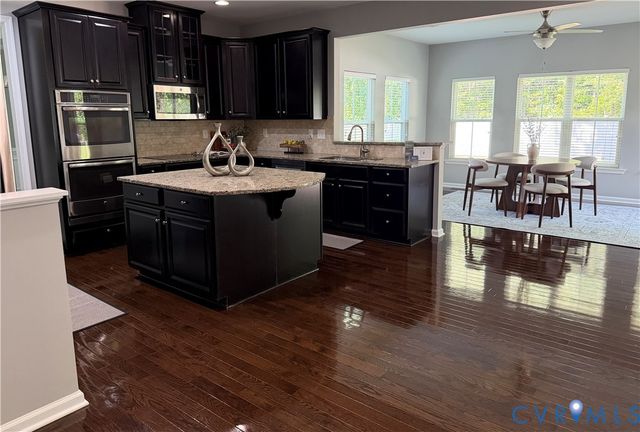 8400 Hampton Farms Dr, Moseley, VA 23120