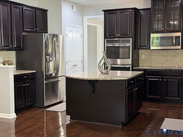 8400 Hampton Farms Dr, Moseley, VA 23120