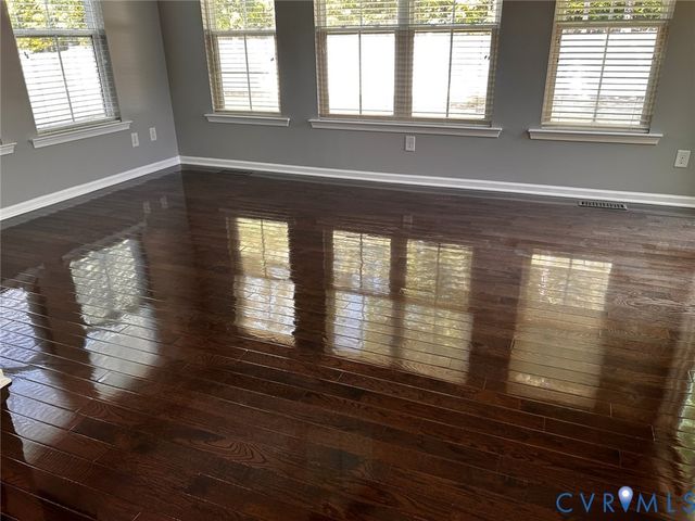 8400 Hampton Farms Dr, Moseley, VA 23120