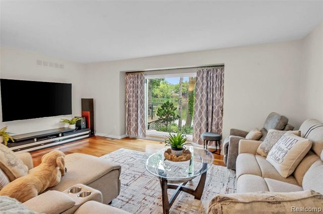 5076 Watergate Road, West Bloomfield, MI 48323
