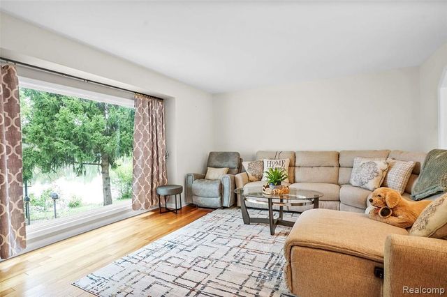 5076 Watergate Road, West Bloomfield, MI 48323