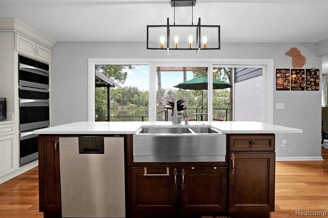 5076 Watergate Road, West Bloomfield, MI 48323