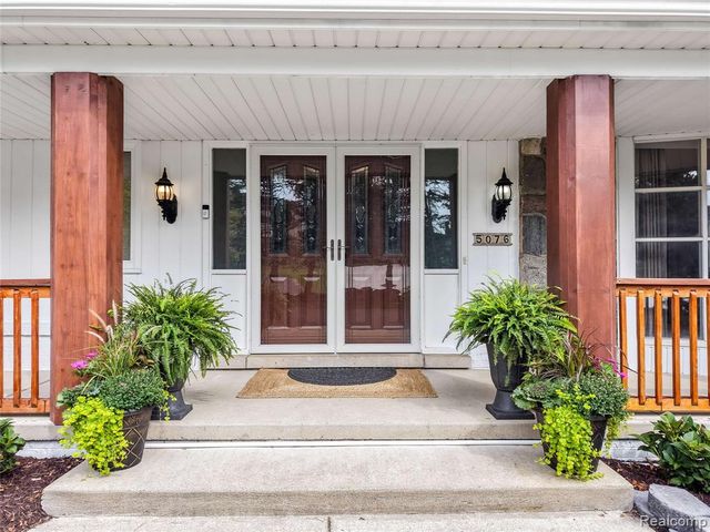 5076 Watergate Road, West Bloomfield, MI 48323