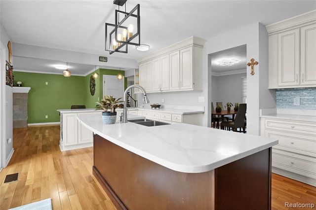 5076 Watergate Road, West Bloomfield, MI 48323