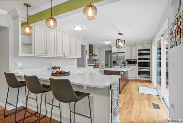 5076 Watergate Road, West Bloomfield, MI 48323