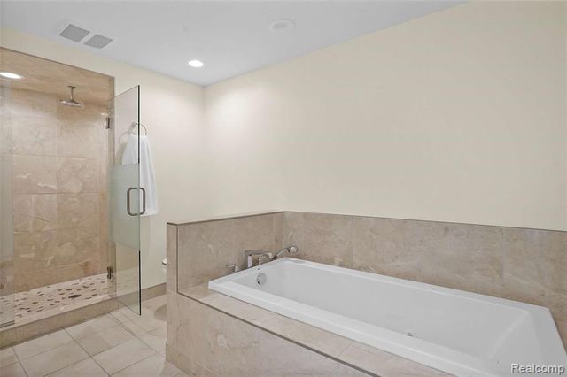5076 Watergate Road, West Bloomfield, MI 48323