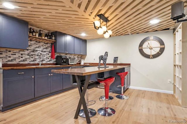5076 Watergate Road, West Bloomfield, MI 48323