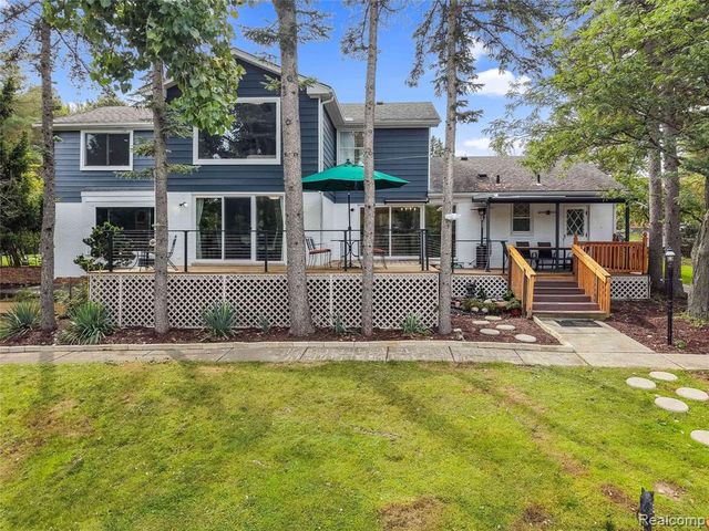 5076 Watergate Road, West Bloomfield, MI 48323