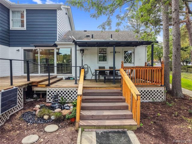 5076 Watergate Road, West Bloomfield, MI 48323