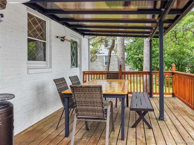 5076 Watergate Road, West Bloomfield, MI 48323