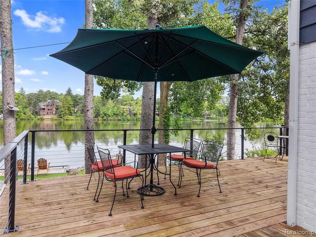 5076 Watergate Road, West Bloomfield, MI 48323