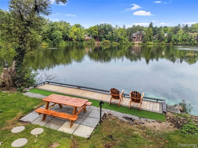 5076 Watergate Road, West Bloomfield, MI 48323
