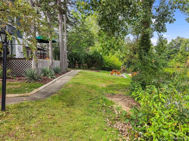 5076 Watergate Road, West Bloomfield, MI 48323
