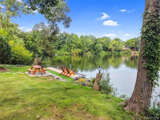 5076 Watergate Road, West Bloomfield, MI 48323