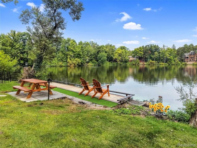 5076 Watergate Road, West Bloomfield, MI 48323