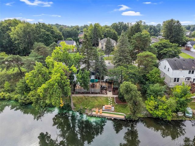 5076 Watergate Road, West Bloomfield, MI 48323
