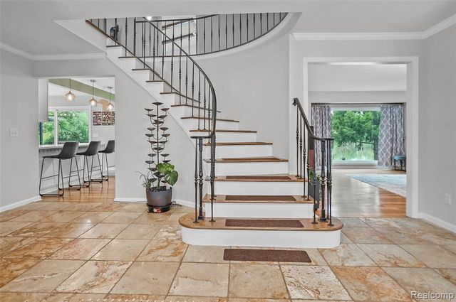 5076 Watergate Road, West Bloomfield, MI 48323