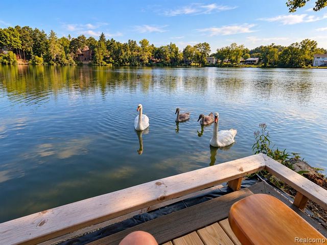 5076 Watergate Road, West Bloomfield, MI 48323