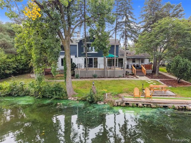 5076 Watergate Road, West Bloomfield, MI 48323