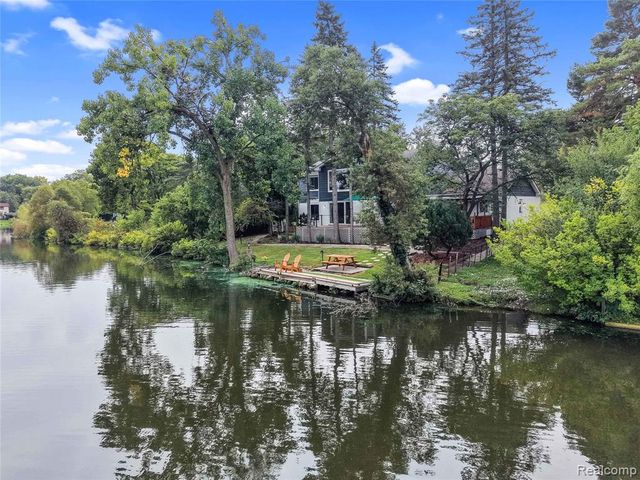 5076 Watergate Road, West Bloomfield, MI 48323