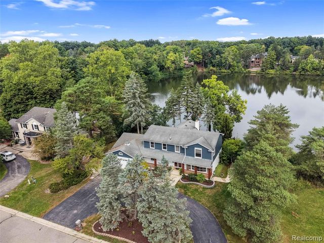 5076 Watergate Road, West Bloomfield, MI 48323