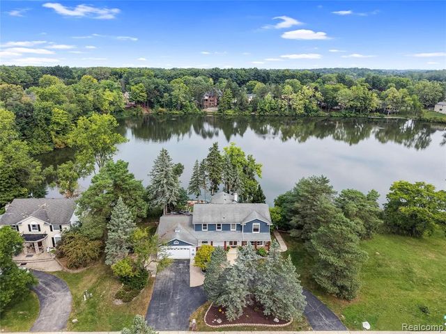 5076 Watergate Road, West Bloomfield, MI 48323