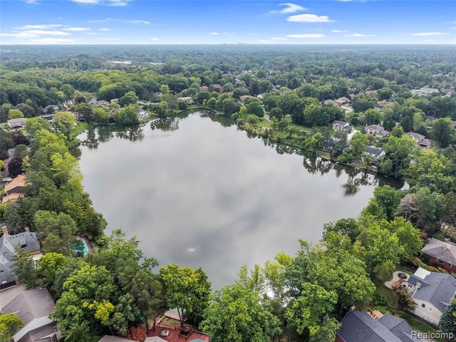 5076 Watergate Road, West Bloomfield, MI 48323