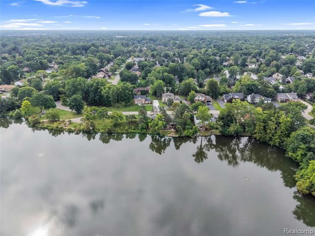 5076 Watergate Road, West Bloomfield, MI 48323