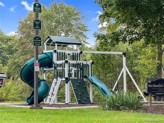 5076 Watergate Road, West Bloomfield, MI 48323