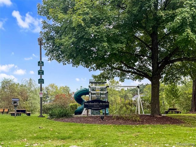 5076 Watergate Road, West Bloomfield, MI 48323