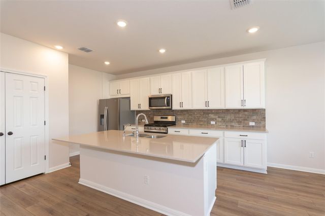 2500 Roosevelt RD, Leander, TX 78641