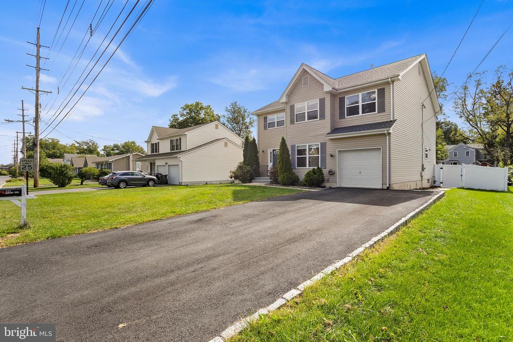 321 GRANT AVE, HIGHTSTOWN, NJ 08520 — exterior