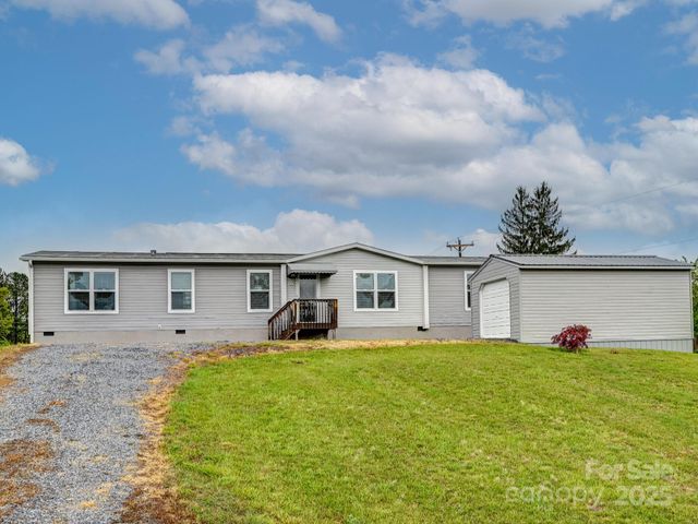 123 Big Oak Road, Hendersonville, NC 28792