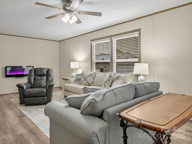 123 Big Oak Road, Hendersonville, NC 28792