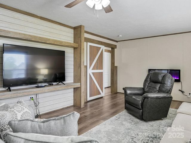 123 Big Oak Road, Hendersonville, NC 28792