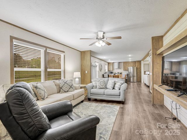 123 Big Oak Road, Hendersonville, NC 28792