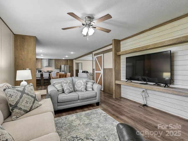 123 Big Oak Road, Hendersonville, NC 28792