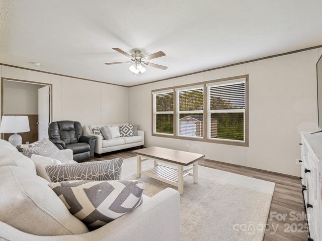 123 Big Oak Road, Hendersonville, NC 28792