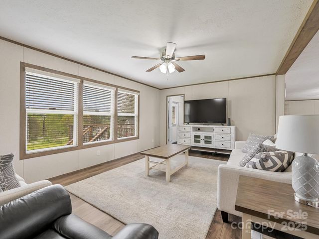 123 Big Oak Road, Hendersonville, NC 28792