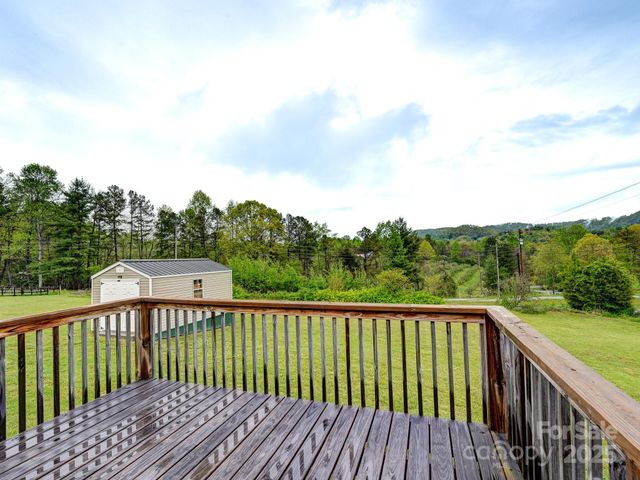 123 Big Oak Road, Hendersonville, NC 28792